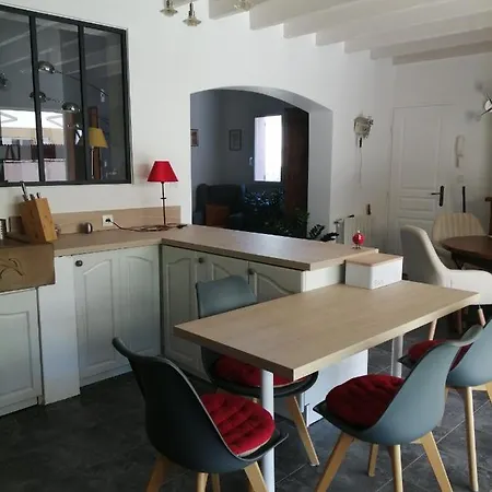 Villa Spacieuse Familiale Avec Piscine -8 Couchages Beaucaire (Gard)
